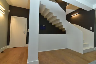 FUH GROMOTKA - producent schodów i drzwi drewnianych